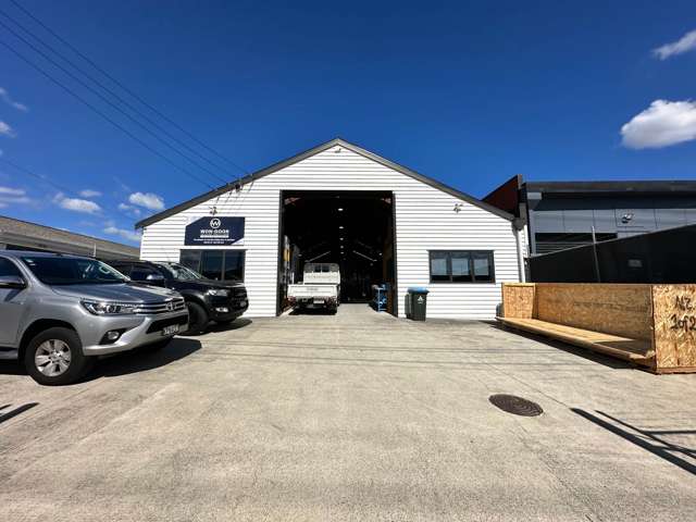 380M² WAREHOUSE WITH SECURE YARD