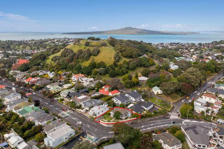 2/74 Victoria Road Devonport_31