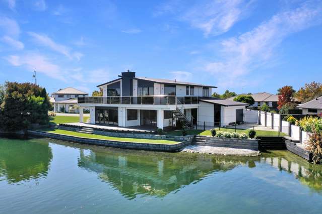 Spectacular Views. Unbeatable Living.