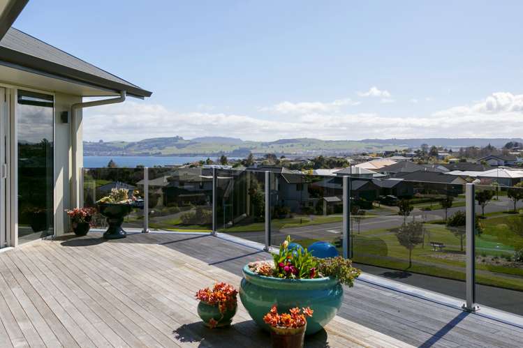 18 Botanical Heights Drive Waipahihi_1