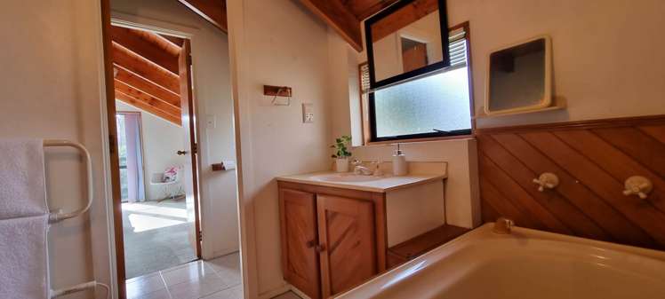 2/6 Eugenia Rise Totara Heights_13