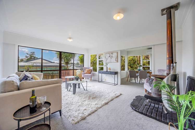 1/221 Wairau Road Totara Vale_1