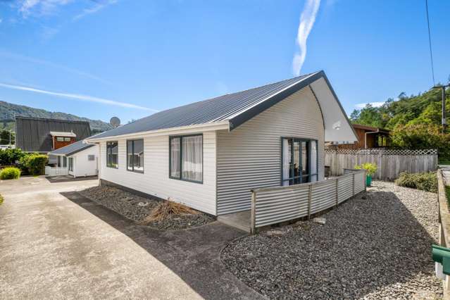 Level, Low Maintenance & Close to Town