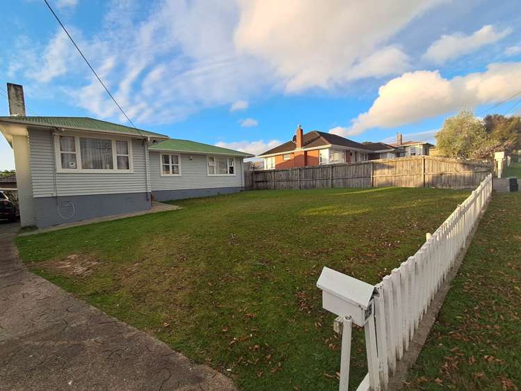 25 Sylvan Crescent Te Atatu South_0