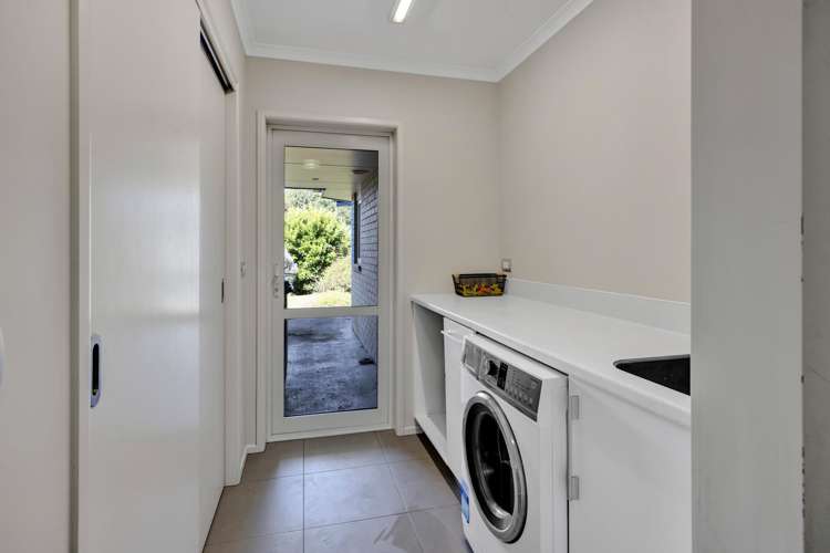 1 Elizabeth Grove Stratford_34