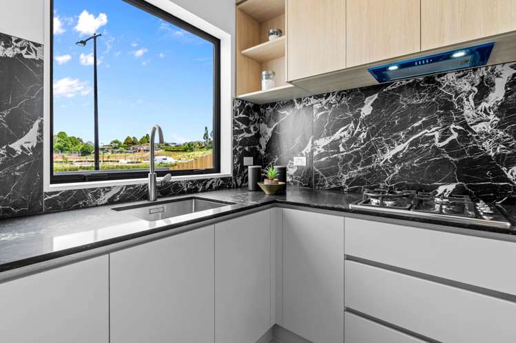 30 Furlough Road Opaheke_11