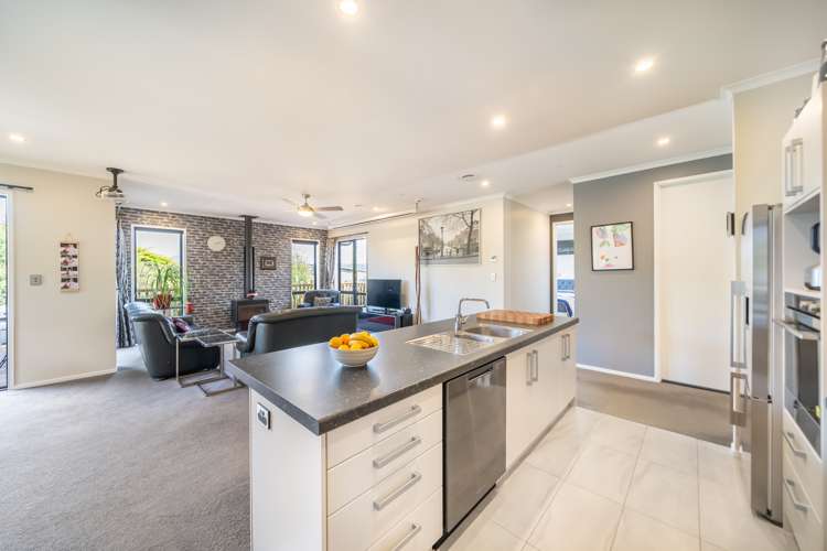 27 Percy Kinsman Crescent Riverstone Terraces_5