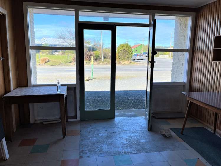 35 Main Road Owaka_10