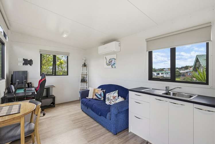 10 Arataki Grove Waitarere Beach_18