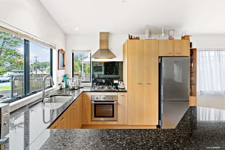 15a Rock Isle Road Torbay_8