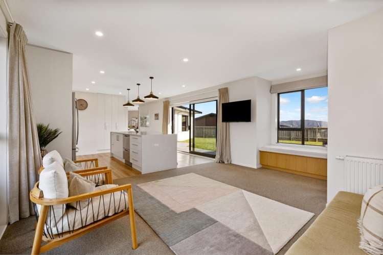 87 Cedarwood Street Woodridge_6