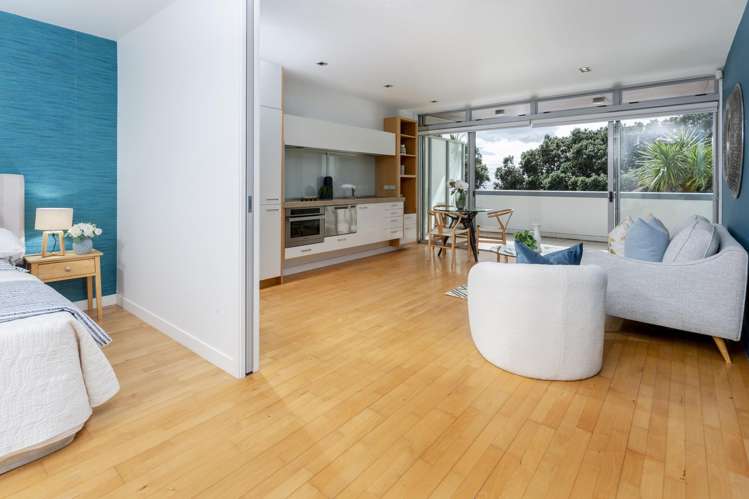 4/6 Beach Front Lane Browns Bay_11