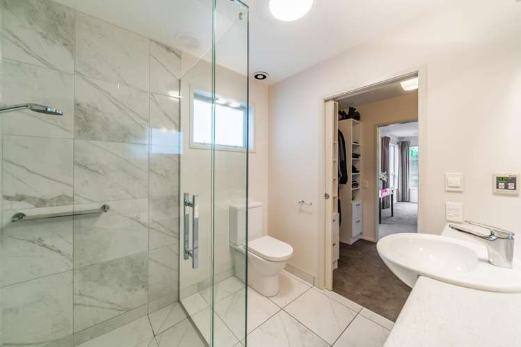 10 Hollyford Place Aotea_11