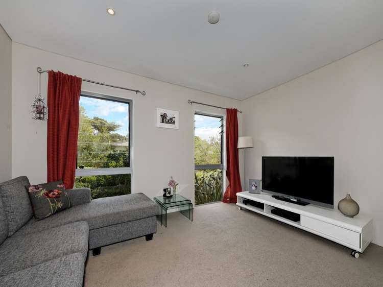 21 Chamari Close Titirangi_9