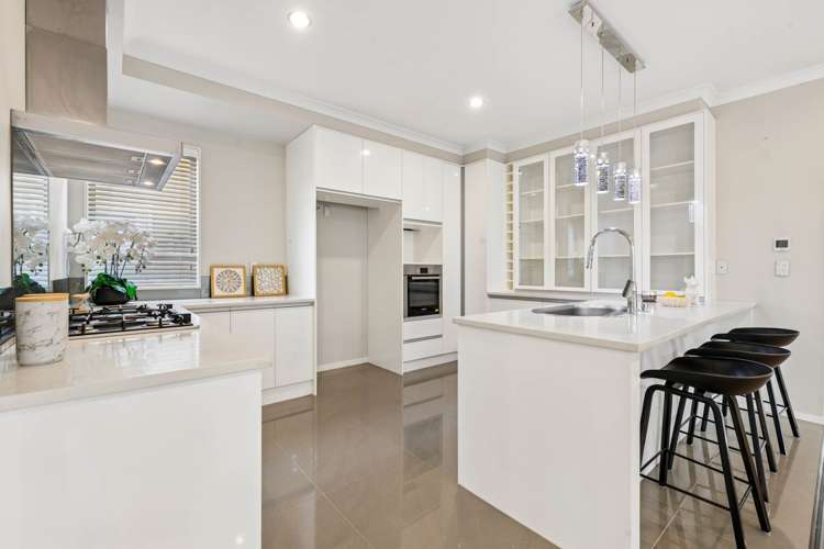 4 Sunglade Grove Flat Bush_14