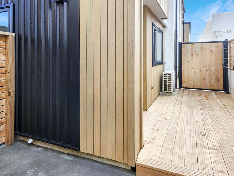 6/7 Wainuiomata Road 10629_10