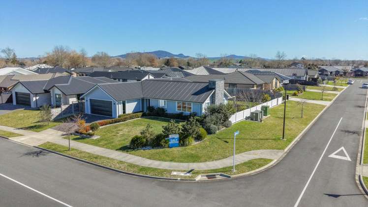 8 Peakedale Drive_0