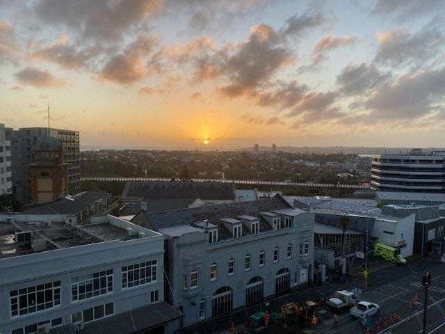 Chic Central Auckland Apt w/ Balcony Views
