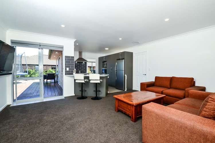 5 Compton Grove Huntington_12