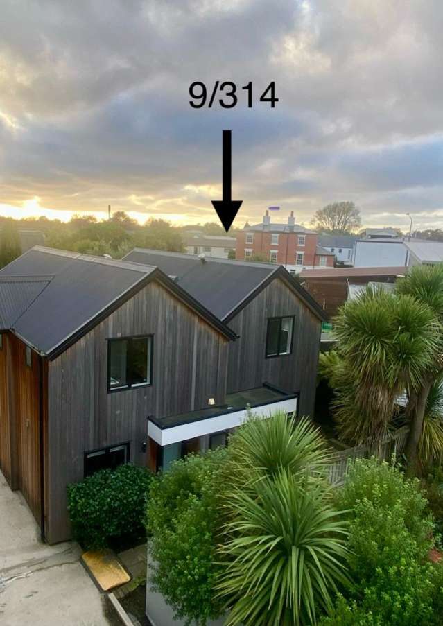 Luxury apartment on Oxford Tce