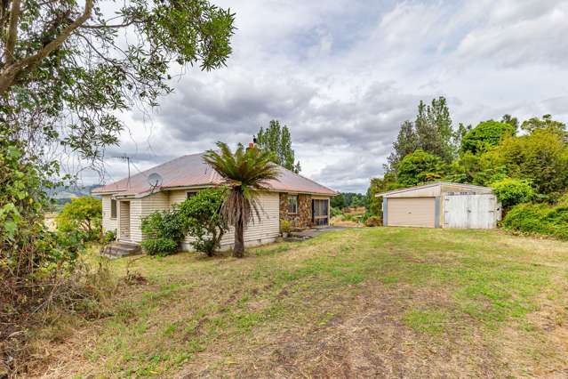 2 Acres of Lifestyle Potential, Koputaroa Zoned!