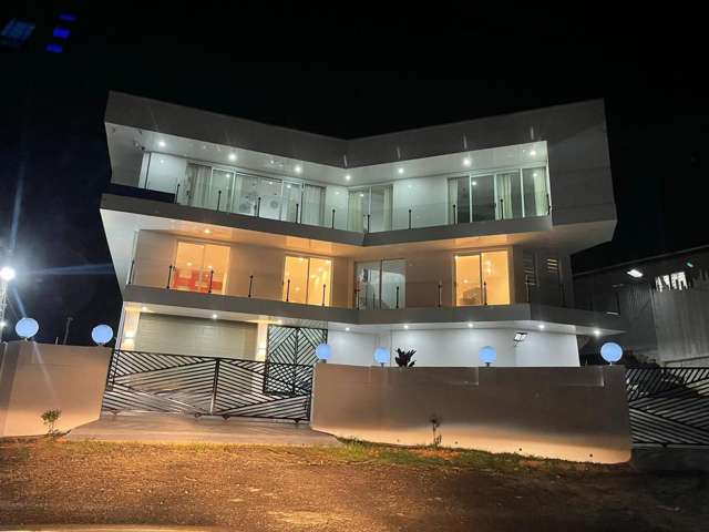 MULTI-UNIT INVESTMENT OPPORTUNITY – MODERN LIVING WITH SPECTACULAR MOUNTAIN VIEWS