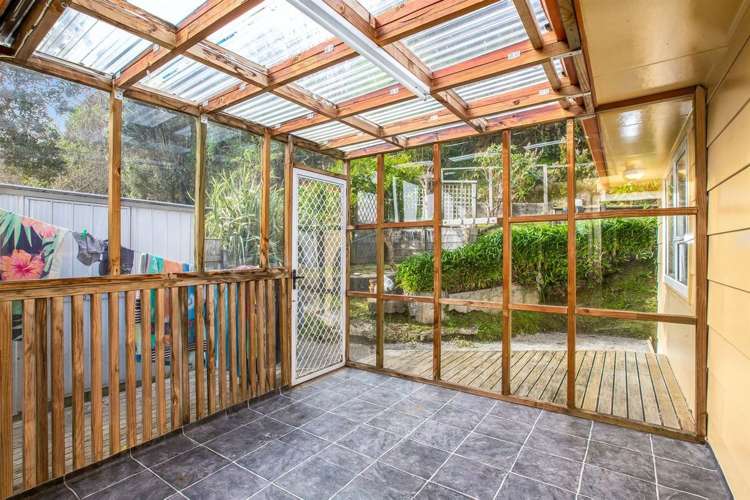 88 Arahura Crescent Waitangirua_11