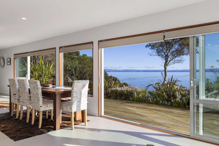 26 Whakamoenga Point Acacia Bay_8