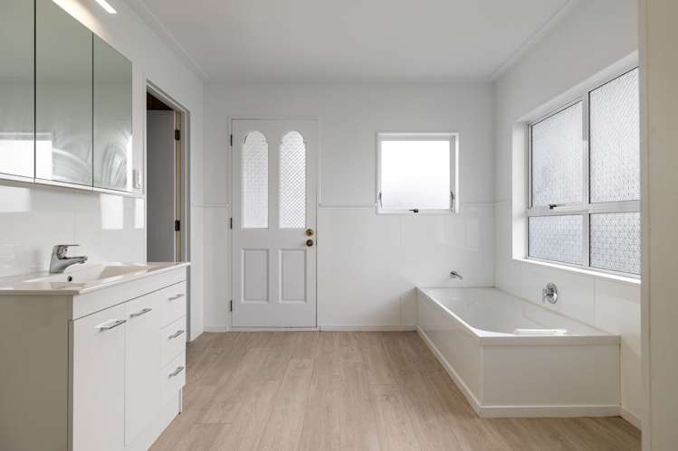 352 College Street West End_15