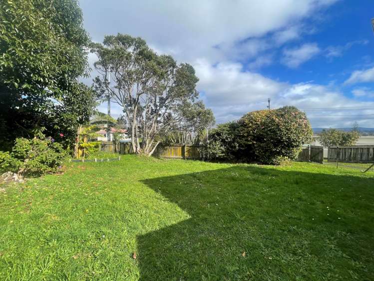 74 McLeod Road Te Atatu South_13