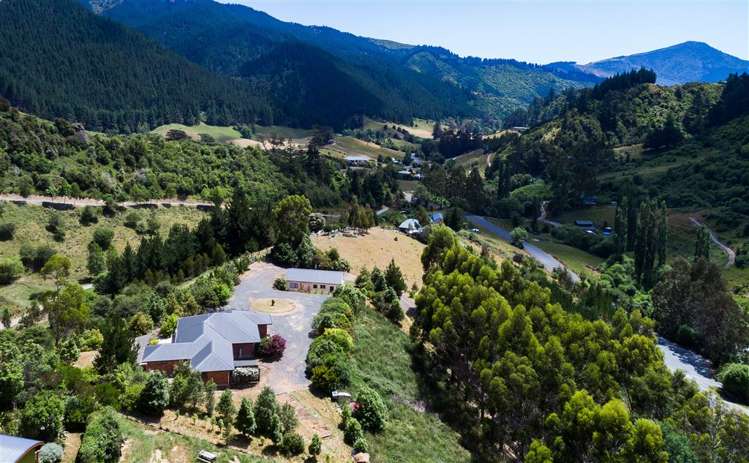 98 Mac'S Road Hira_19