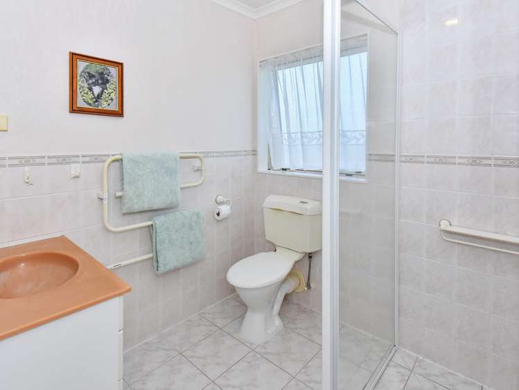 18 Flora Place Wattle Downs_9