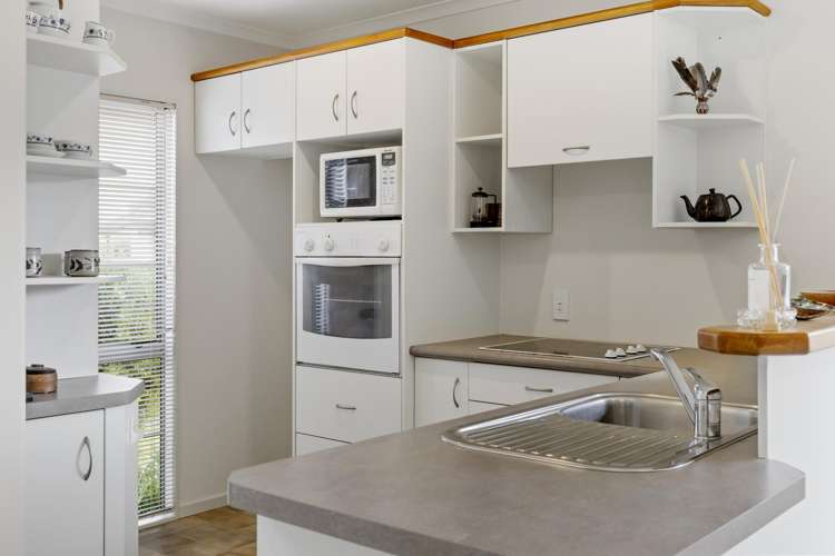 35 Lakeridge Close_2