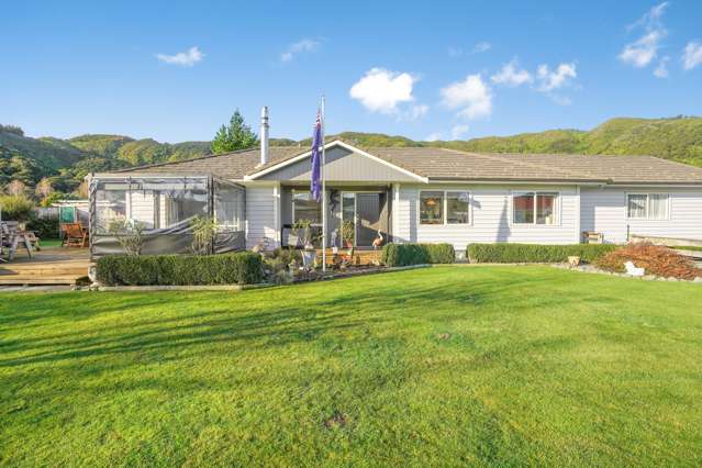 9 Ashburn Road Wainuiomata_2