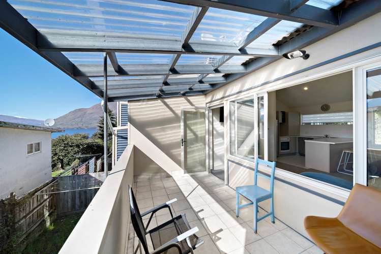2/96 Thompson Street Queenstown_8