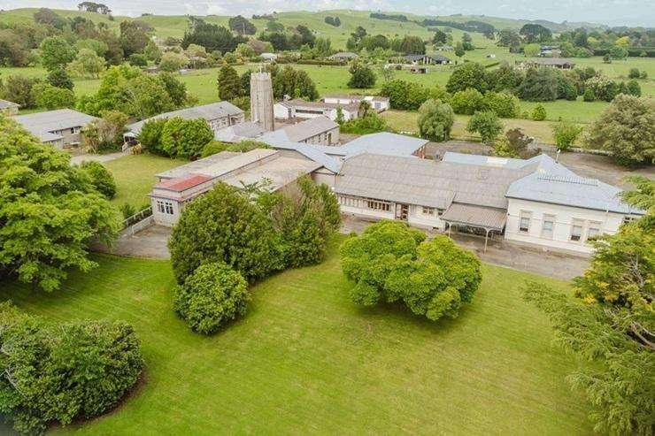 Auckland benefactor buys small town's landmark hospital building for nurses' good work