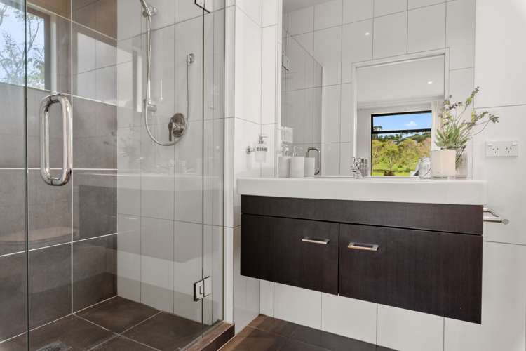 60 James Paige Lane Riverhead_40