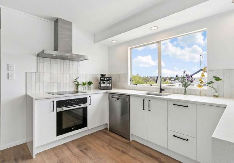 27 Ian Sage Avenue Torbay_5