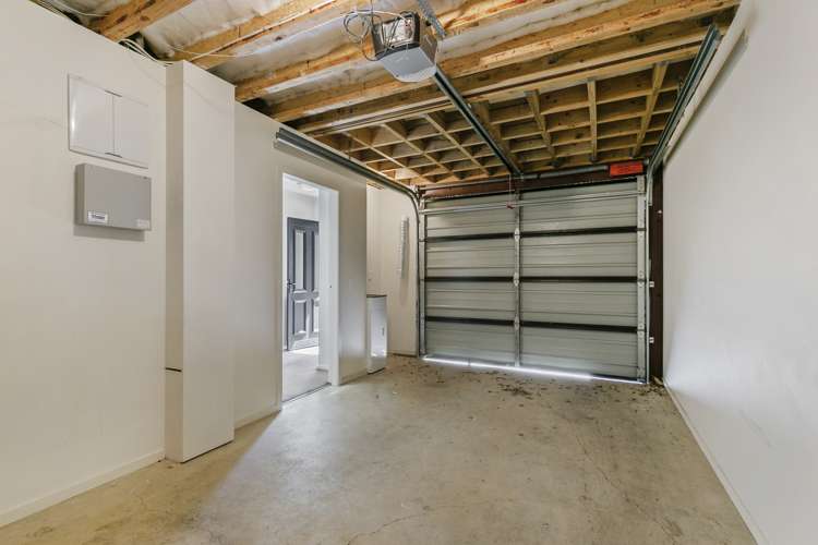 2/57 Simla Crescent Khandallah_13