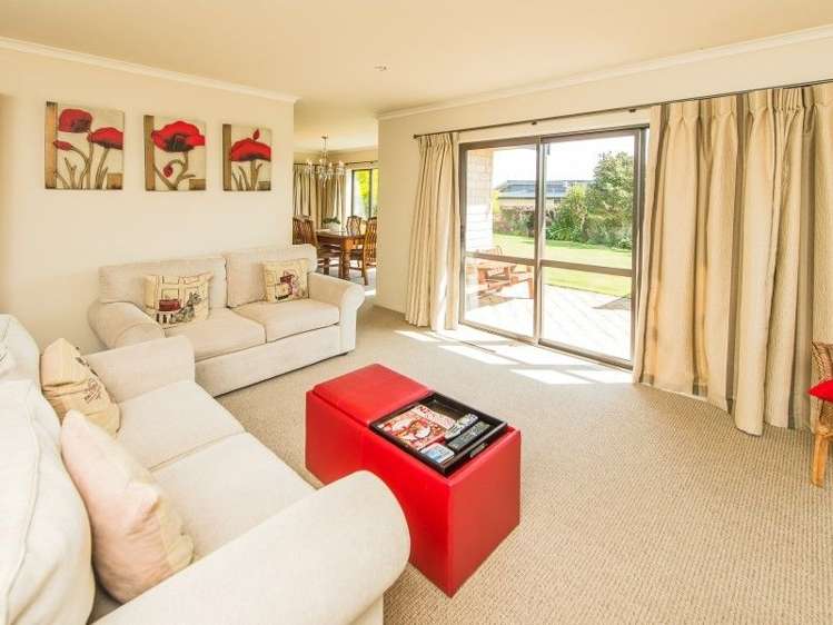 6 Lithgow Drive Otamatea_3