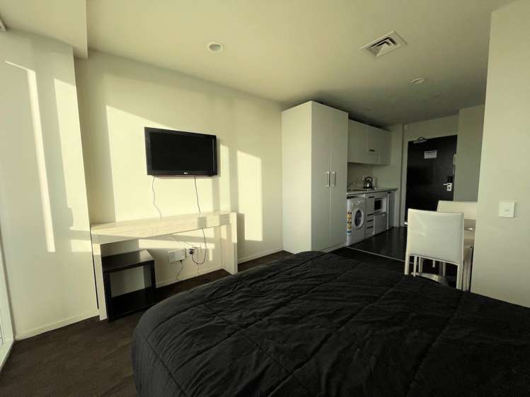 1714/10 Waterloo Quadrant Auckland Central_3