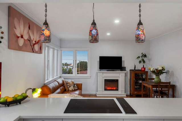 Charming 1950s Weatherboard Cottage