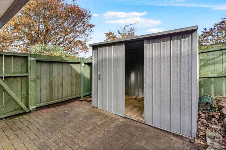 2/6 Eugenia Rise Totara Heights_16