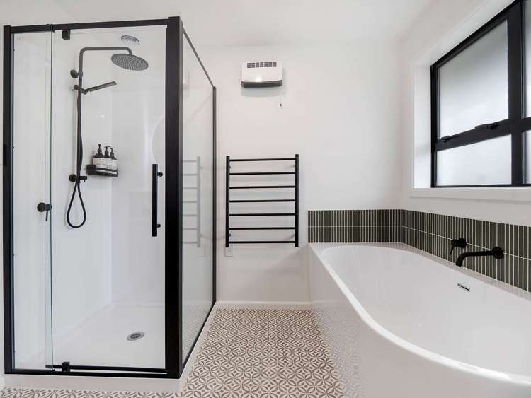 53 Woodbury Street Russley_16