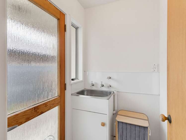 2/2 Bentley Street Russley_9