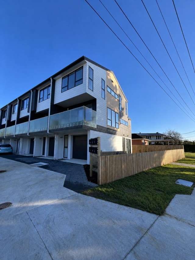 1/36 Longburn Road Henderson_2