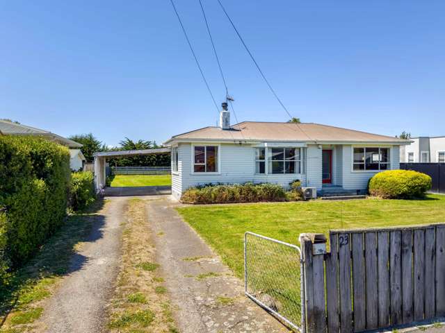 Charming 1950s Gem - Packed with Potential!