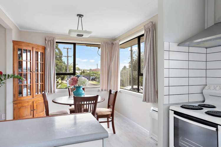 7 Cobham Crescent Kelston_19