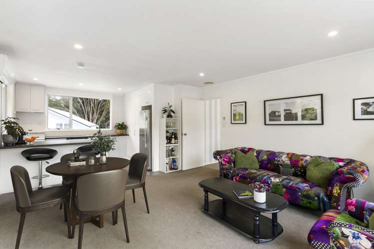 2/10 Abbeygate Street Birkdale_5