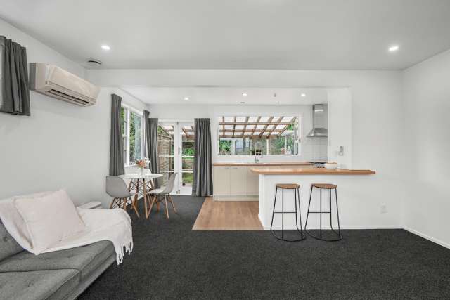 Fresh, bright and ready to move in!